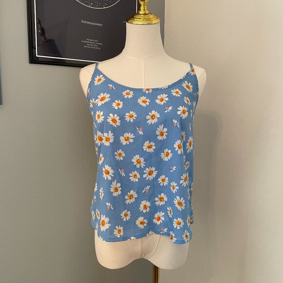 ✨3/$20✨ Blue Daisy Tank Top - Picture 1 of 1